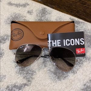 Never worn ray-ban aviators